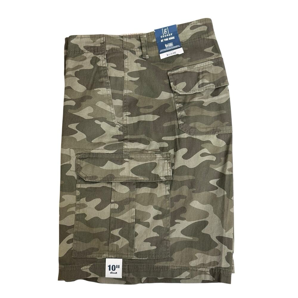 George Men’s At The Knee Cargo Shorts Green Camouflage 10” Inseam Size 46